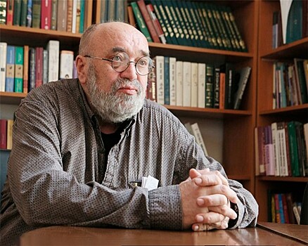 Письмена навсегда. Евгений Попов о новой книге Бориса Евсеева.