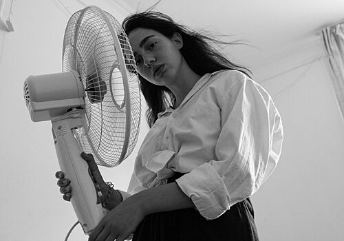 Врач рассказала, чем опасен сон под вентилятором