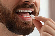 Врач Белова: жевательная резинка может защитить зубы от бактерий