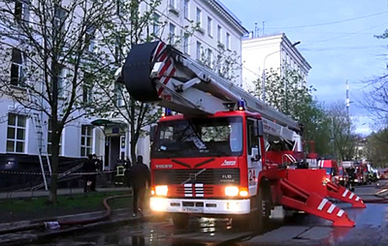 СК просит арестовать подозреваемых по делу о гибели двух человек на пожаре в гостинице в Москве