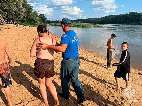 В Оренбурге на пляже едва не утонула женщина