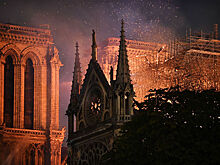 «Худшего удалось избежать». Президент Франции пообещал восстановить Нотр-Дам