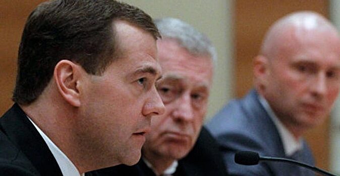 ЛДПР требует от Медведева сделать 31 декабря выходным уже в этом году