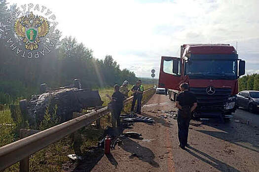 В Татарстане на видео попало, как авто отлетело после столкновения с большегрузом