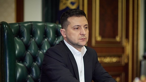 Зеленский попросил судей КС отправиться на отдых