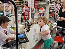 Кассы магазинов могут помешать Грефу "похоронить" банковские карты