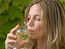 Врач Карпенко посоветовал не использовать алкоголь для профилактики отравлений