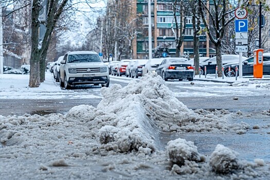 На коммунальщиков Краснодара завели дело из-за неудовлетворительной уборки снега