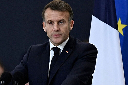 Макрон призвал запретить перевозки для экспорта российской нефти