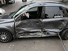 В центре Волгограда автобус протаранил легковушку