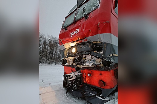 Пассажирский поезд "Адлер - Пермь" столкнулся с локомотивом, пострадали 25 человек