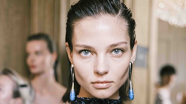 Алеся Кафельникова обнажила грудь в новой фотосессии