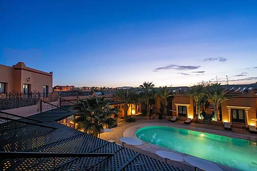 Туриста нашли бездыханным в бассейне роскошного отеля в Африке