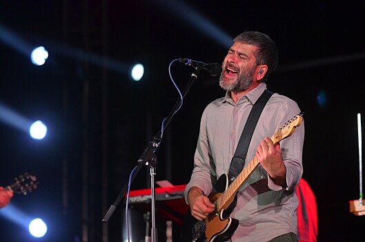 Солист группы «Сплин» Васильев продал дом в Петербурге и оставил две квартиры