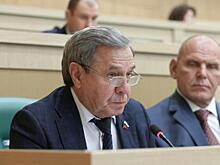 Районные чиновники Новосибирска пригласили на заседание сенатора Городецкого