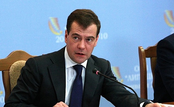 Медведев попросил Васильеву проконтролировать финансирование двух новых школ в Удмуртии