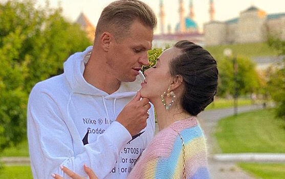 Тарасов поздравил Костенко с годовщиной нежным видео: «Спасибо за дочек и за любовь»