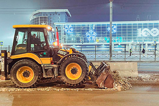 По поручению мэра Руслана Болотова: За выходные коммунальные службы вывезли с улиц Иркутска более 10 тысяч тонн снега