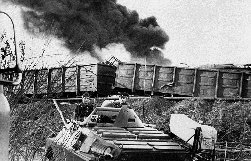  Ровно 30 лет назад, 4 октября 1988 года произошла одна из крупнейших техногенных катастроф в СССР — на станции «Свердловск — Сортировочный» взорвался железнодорожный состав, который перевозил тротил и гексоген