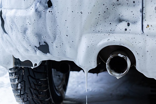 Автоэксперт Рузанов рассказал, как правильно мыть машину зимой