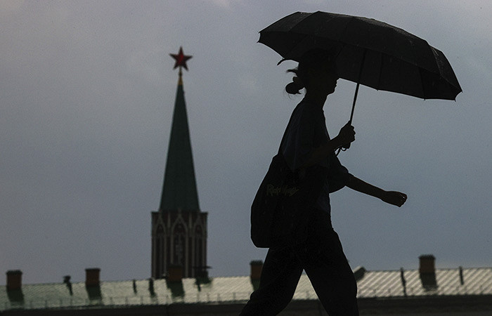 Москвичей предупредили о ливне и сильном ветре