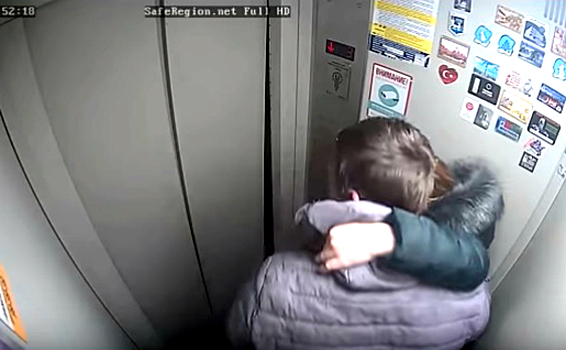 А мама лифт девочка мем смотреть инст Мы даже не стукались": появилось видео, как сладкая парочка из Ярославля сломала
