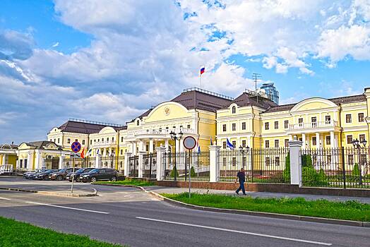 Артемий Лебедев окрестил одно здание в России «феерической блевотиной»