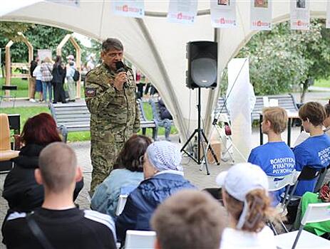 Писатель и выпускник "Школы героев" Сергей Алексеев выступил на книжном фестивале "Время читать — 2025"