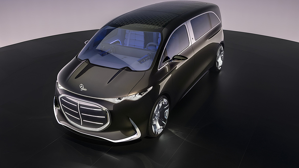Концепт-кар Mercedes‑Benz Vision V стал предвестником будущих серийных минивэнов премиального класса. Такого рода машины очень популярны в Китае, так что и прототип показали в этой стране.