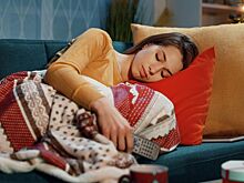 Сомнолог высказался о вреде засыпания с работающим телевизором