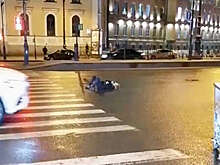 В центре Петербурга таксист задавил насмерть пьяную девушку на дороге