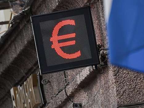Курс евро поднялся выше 91 рубля впервые с апреля