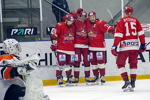 Хоккеисты «Ижстали» обыграли на своём льду ангарский «Ермак»