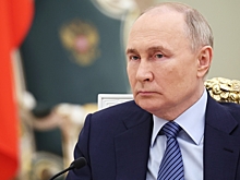 Путин назвал враждебными действия Запада против финорганизаций РФ