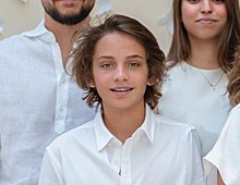 15-летний принц Иордании вырос настоящим красавцем — под стать маме и старшим сестрам и брату