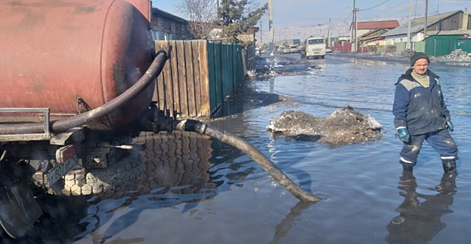 Весенняя вода подступила к 200 домам пригорода Кызыла