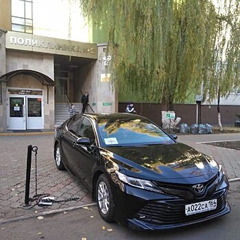 Олег Костин отдал служебную Toyota саратовской поликлинике №2