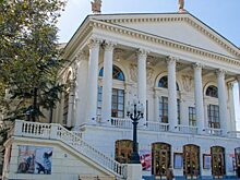 Президент России наградил артистов театра имени Луначарского