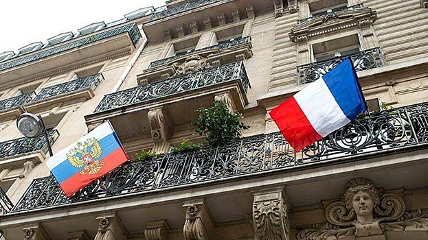 Франция уведомила посольство РФ о введении ограничений для дипломатов