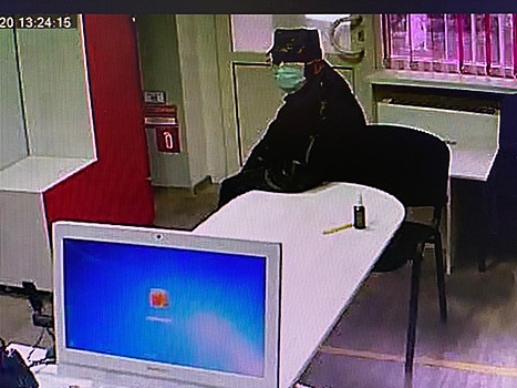 В Новороссийске разыскивают мужчину, укравшего деньги из кассы в офисе