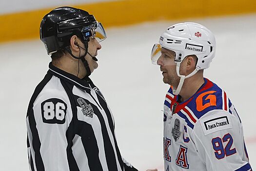 Кузнецов обращался к рефери, Тимченко с Медведевым обсуждали матч. Фото победы «Динамо»