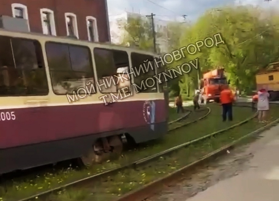 Стала известна причина схода трамвая с рельс в Нижнем Новгороде