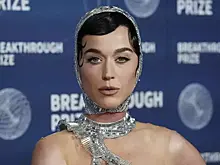 Увидел татуировку и понял, что это Джастин Трюдо: Кэти Перри заметили за поцелуем с бывшим канадским премьером