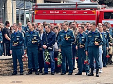 В Луганске простились с погибшими из-за дронов ВСУ спасателями