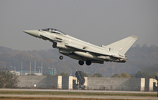 Британия разместила в Польше истребители Typhoon перед парламентскими выборами