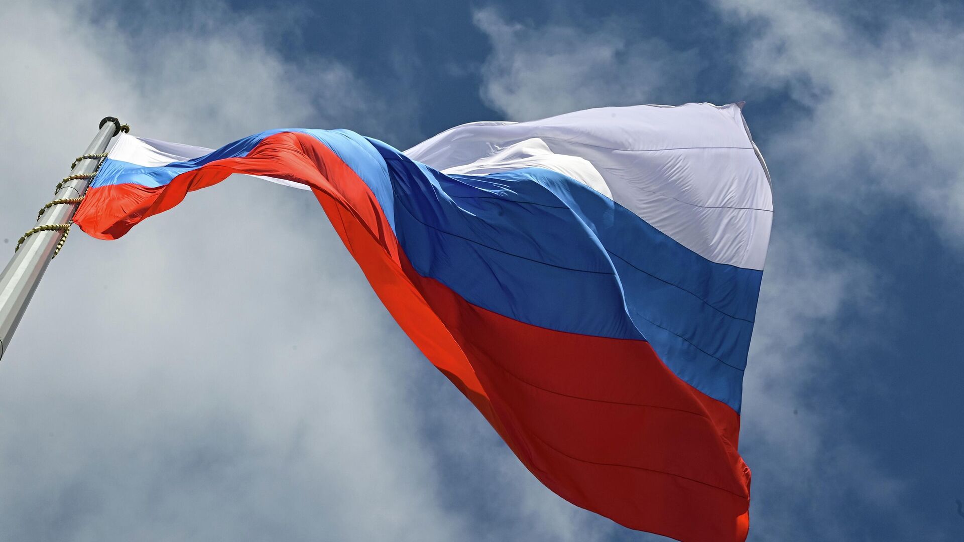 Неизвестные установили флаг России на бывшем здании парламента в Германии