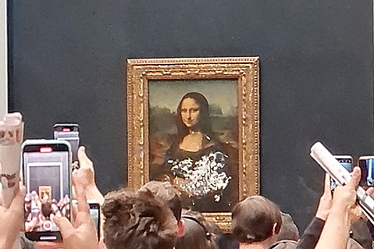Лувр подаст в суд на бросившего торт в «Мону Лизу»