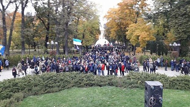 Видео: Националисты устроили акцию в центре Киева