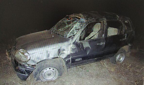 Водитель скончался в опрокинувшемся Chevrolet Niva под Саратовом