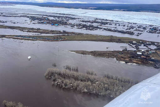 МЧС РФ: в четырех селах Олекминского района Якутии из-за паводка подтопило дома